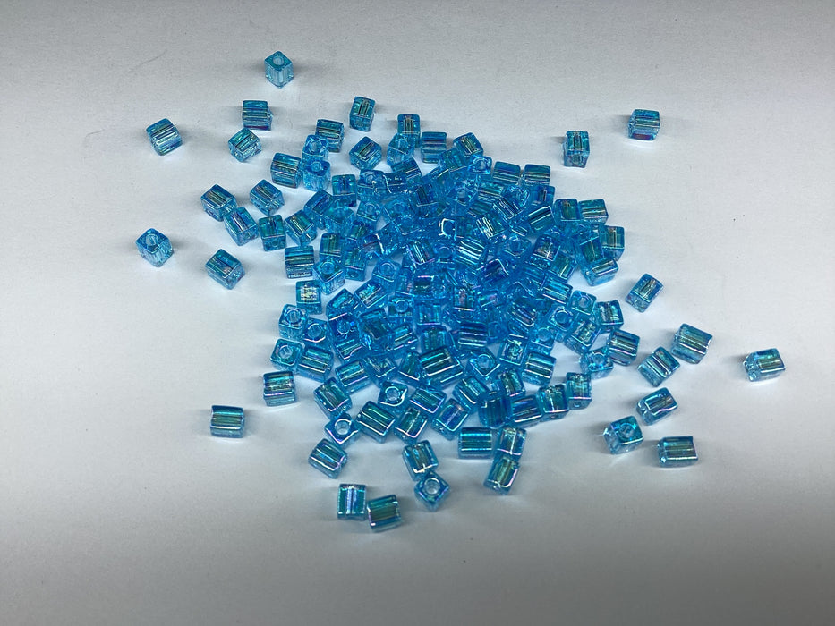 Miyuki Cube 4mm transparent light blue