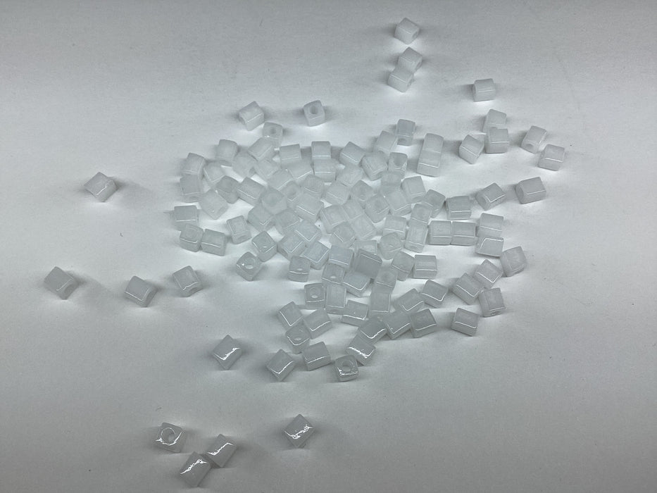 Miyuki Cube 4mm crystal