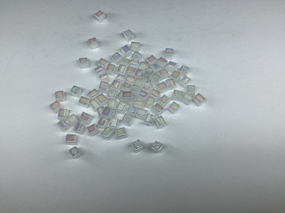 Miyuki Cube 4mm transparent luster