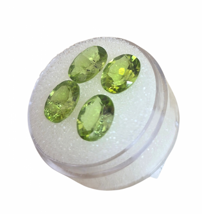 Peridot faceted oval 9x7mm