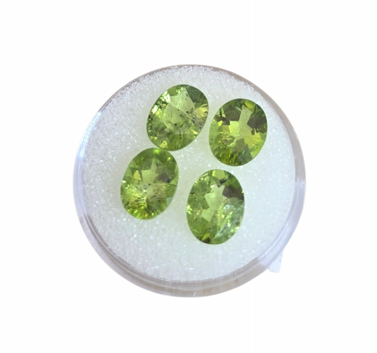 Peridot faceted oval 9x7mm