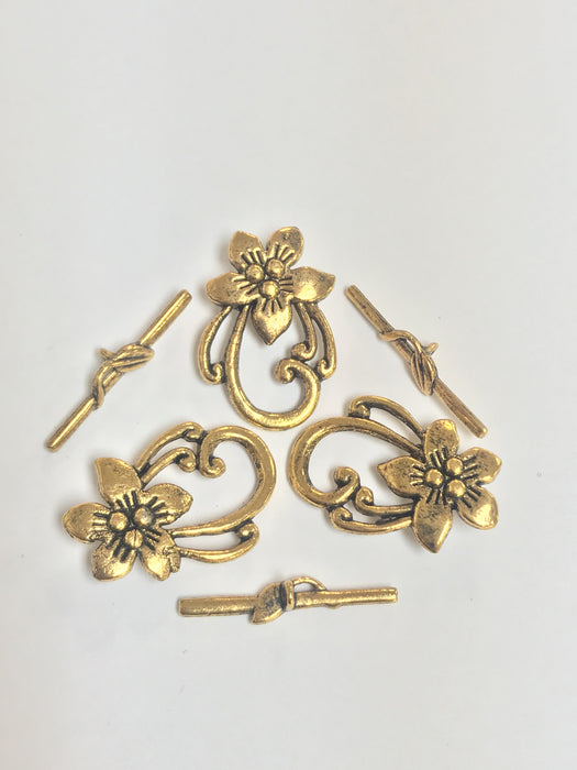 Pewter Toggle Claps Goldtone with Lily Motif 31x20mm